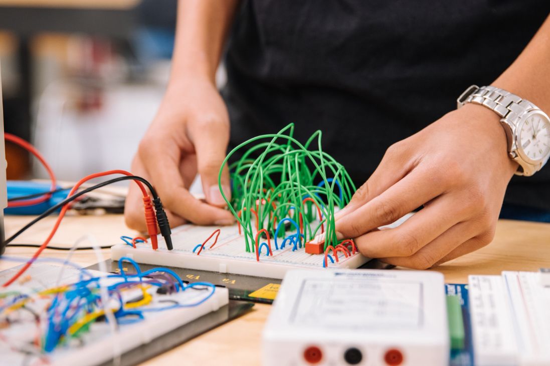 Boy and Arduino, DIY Maker